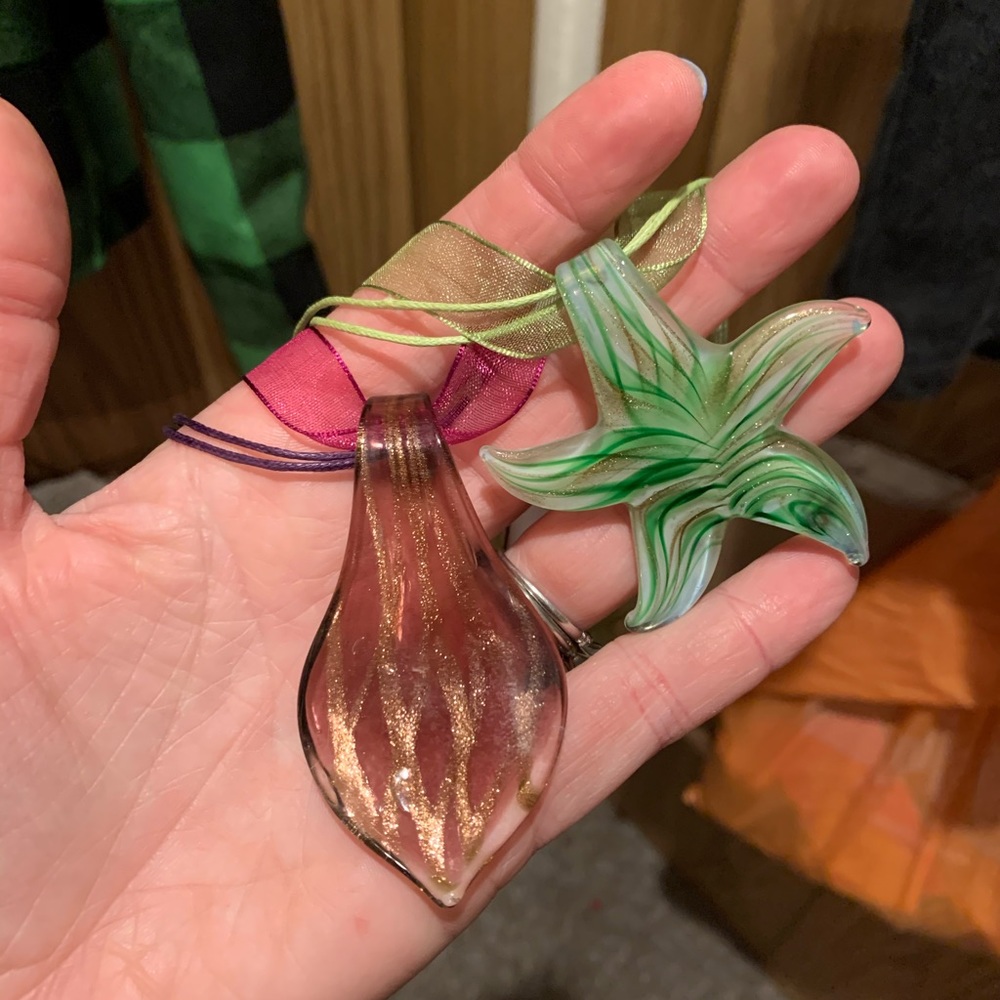 2 glass pendents